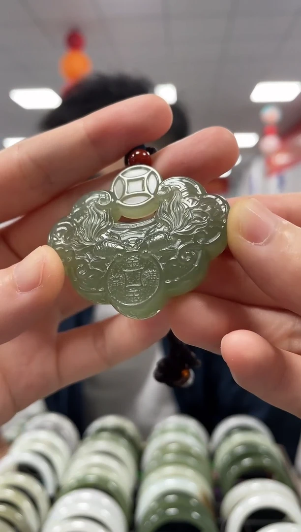 和田玉未镶嵌颈饰平安如意锁挂件一件