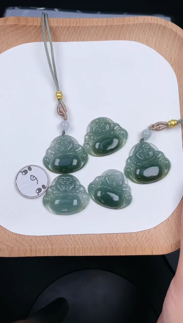 翡翠未镶嵌颈饰LC005翡翠冰绿中小佛（多样性发其一）