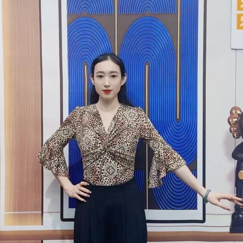 欢舞阁摩登舞吉特巴时尚百搭女士V领交际广场舞喇叭袖边舞衣A0708