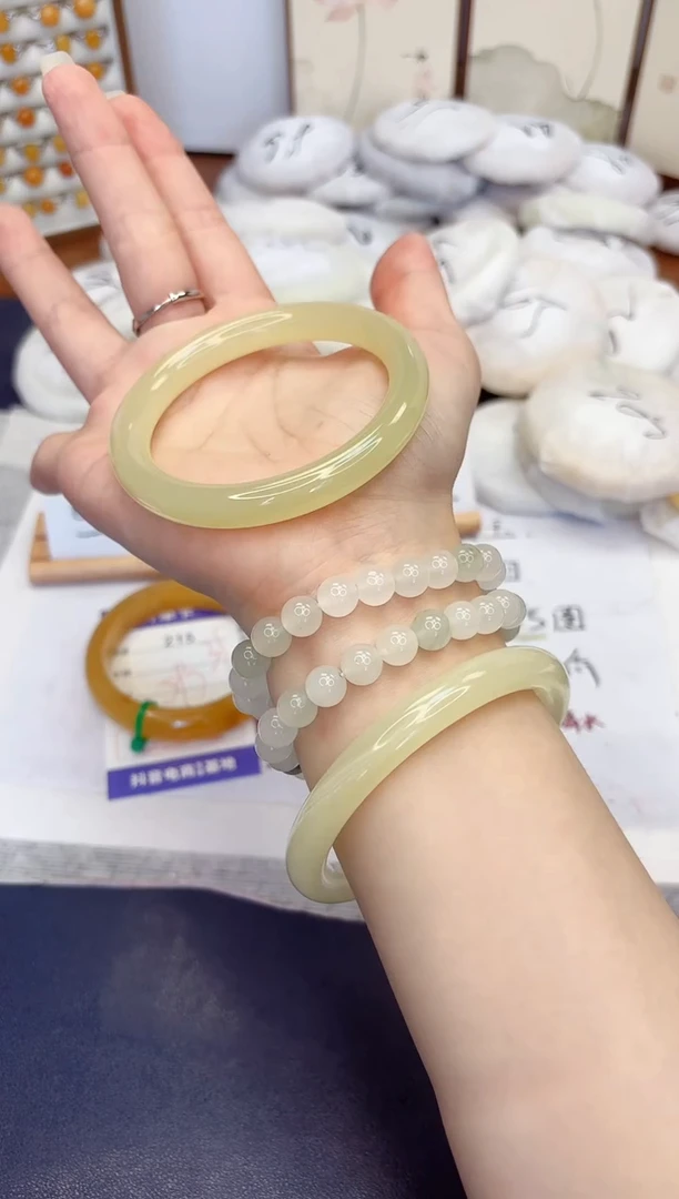 石英质玉手镯未镶嵌216-美人条晴水-圈口56