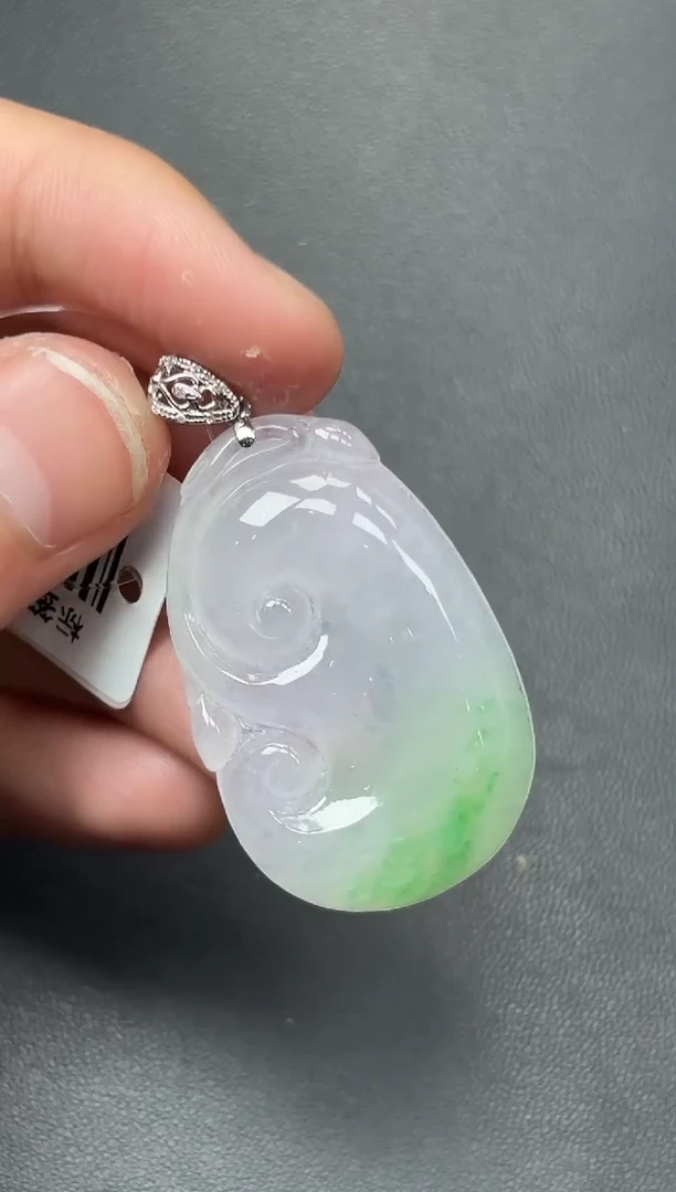 18K金镶嵌挂件翡翠如意