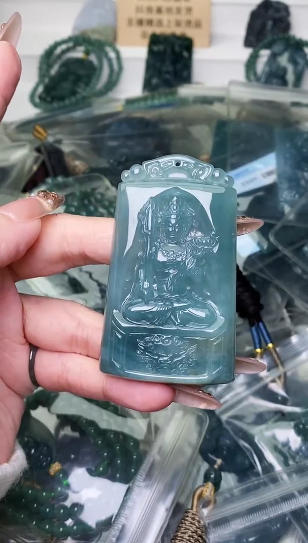 颈饰未镶嵌翡翠