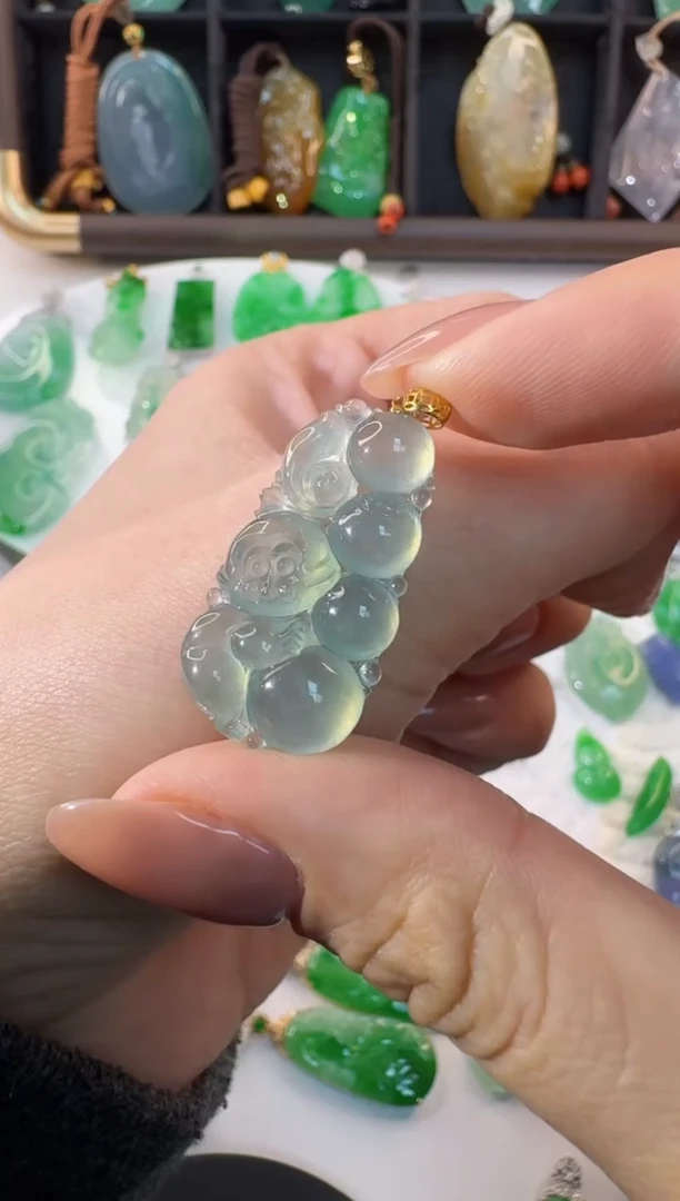 颈饰18K金镶嵌翡翠缅甸A货翡翠