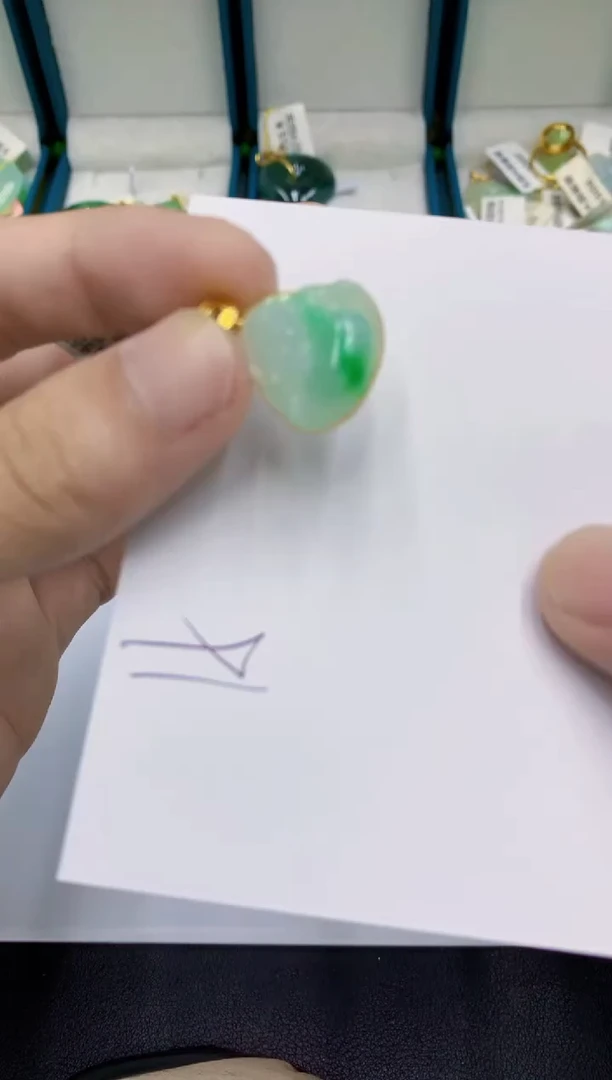 颈饰18K金镶嵌翡翠翡翠