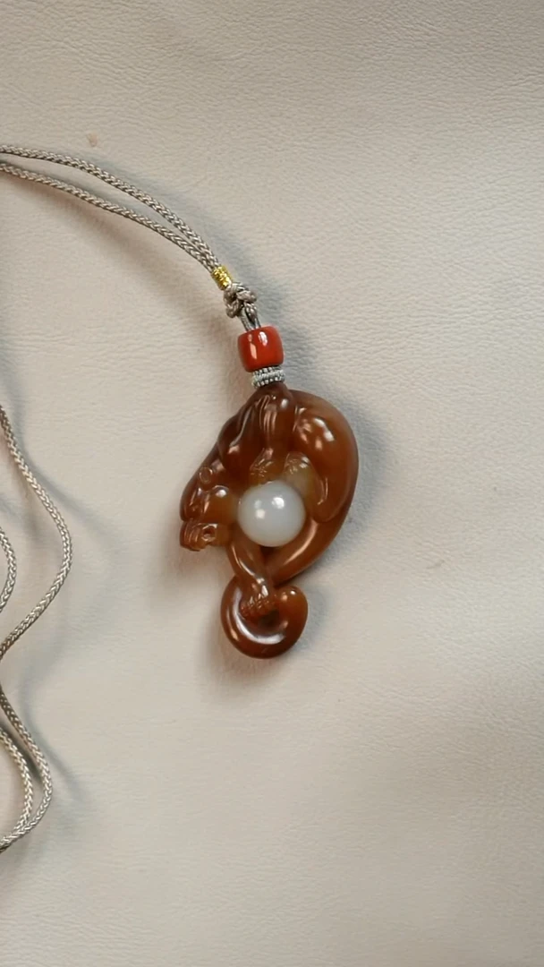 未镶嵌和田玉挂件豹子