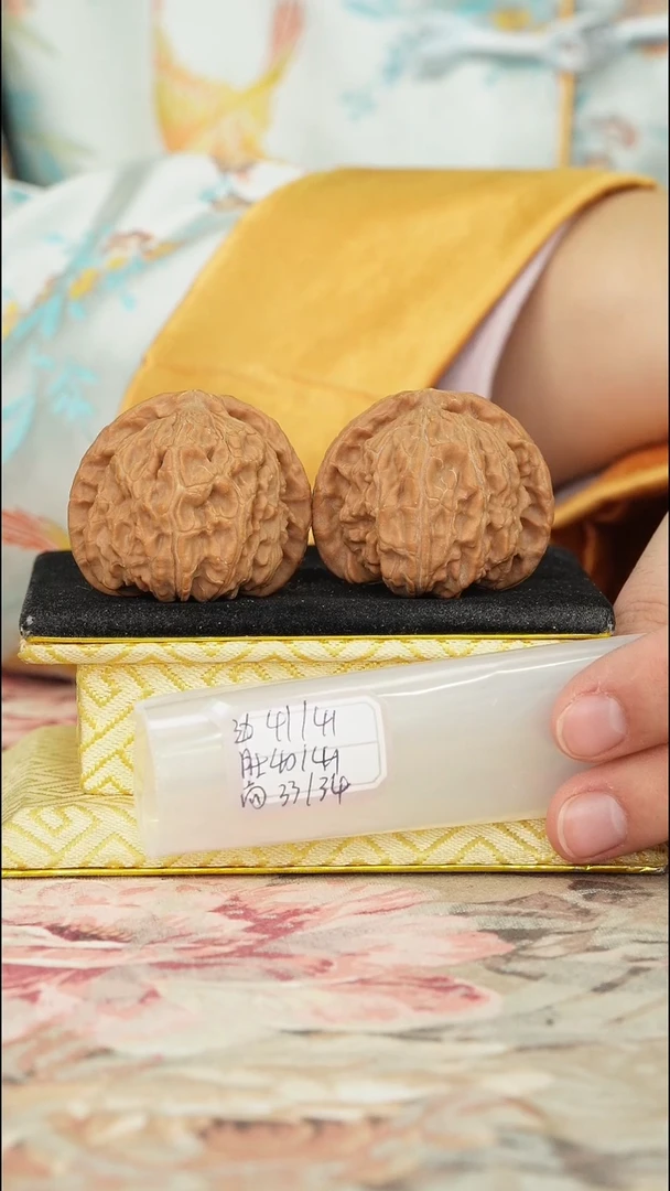 【闪购商品】文玩核桃把件白狮子