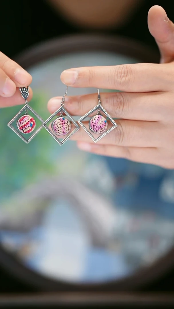 织绣阿*。05黔东南苗族刺绣