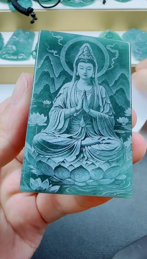 翡翠未镶嵌颈饰方观音