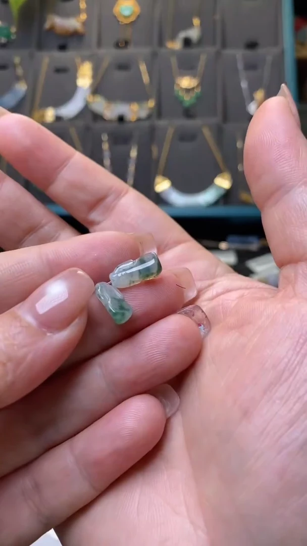 颈饰未镶嵌翡翠净货38059