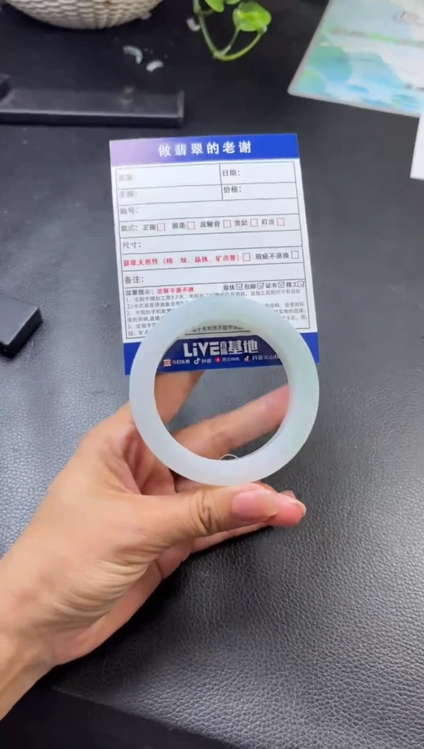 未镶嵌定制手镯不退不换定制翡翠小***?定制手镯不退不换