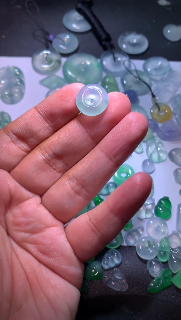 【闪购商品】翡翠颈饰未镶嵌平安扣