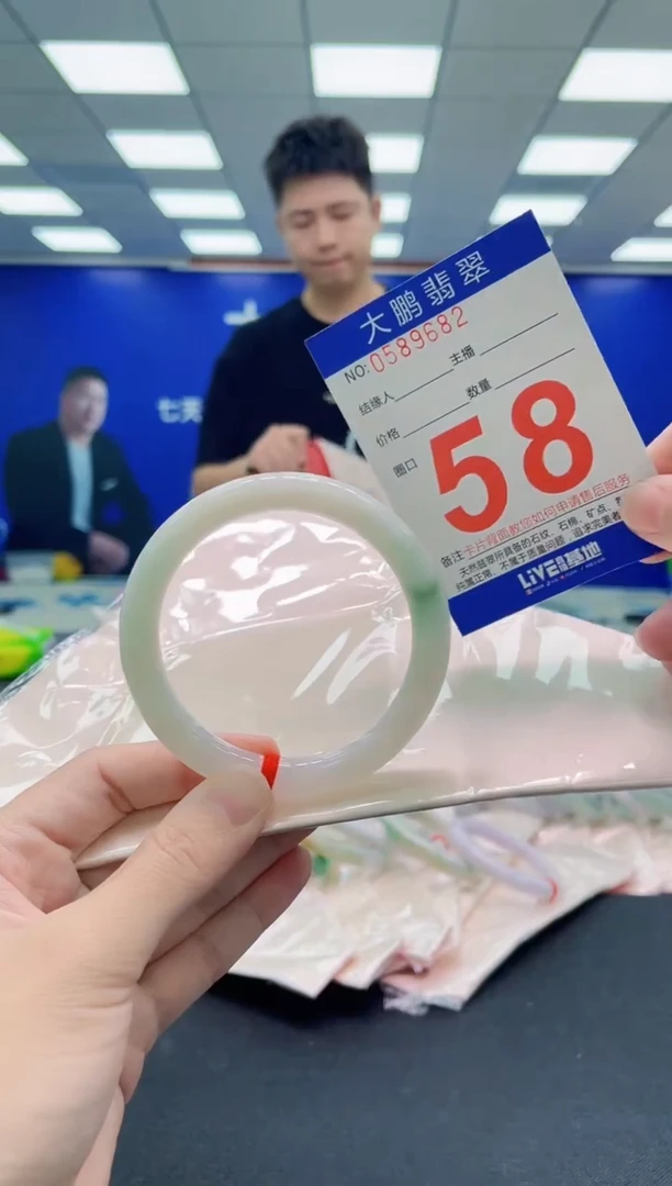 未镶嵌手镯翡翠AAAAAAAAA