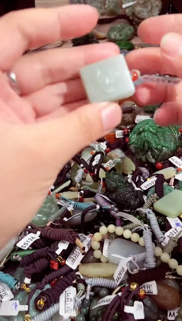 和田玉未镶嵌颈饰拍一发一