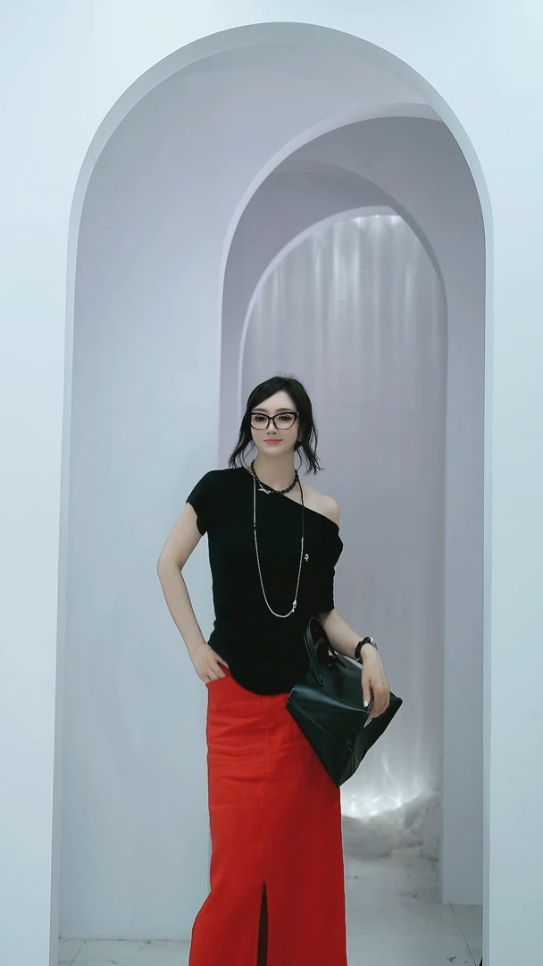 LUMI【LORD&VERA精选】设计感一字领短袖斜领T恤不规则时尚上衣