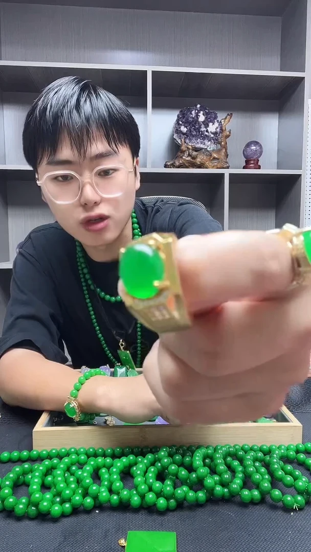 14K金镶嵌戒指翡翠戒指