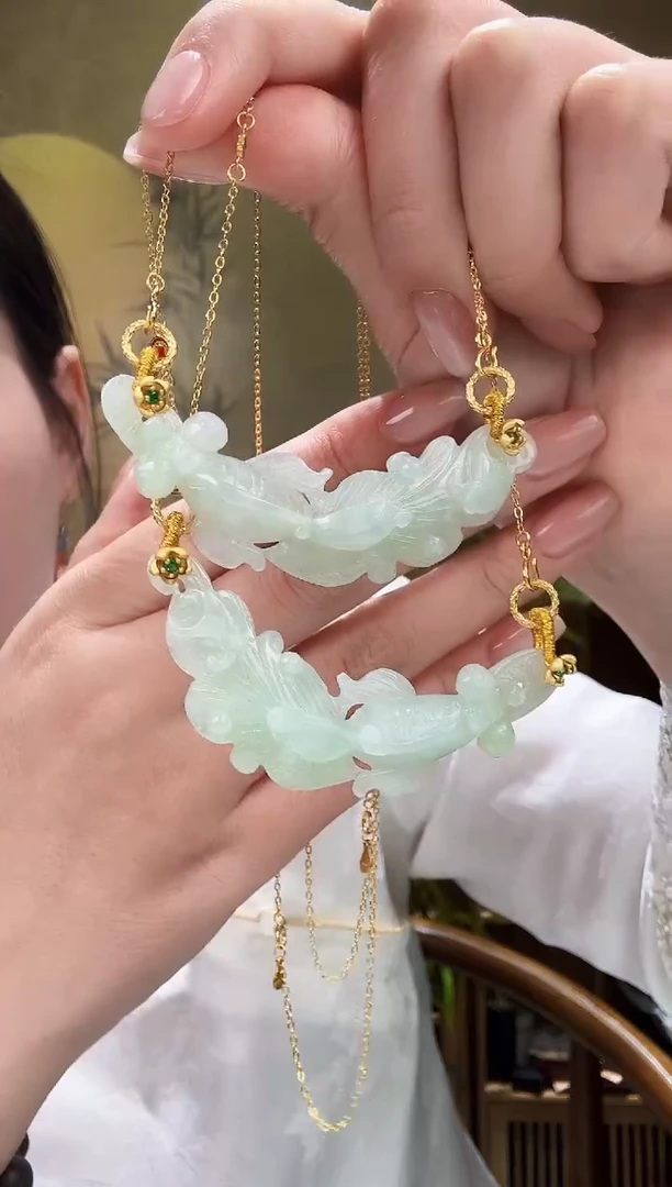 颈饰未镶嵌翡翠多样发其一个