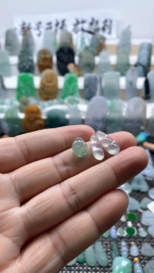 翡翠未镶嵌吊坠(不含链)1