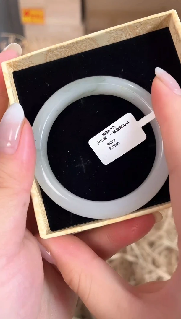 未镶嵌手镯石英质玉A-070