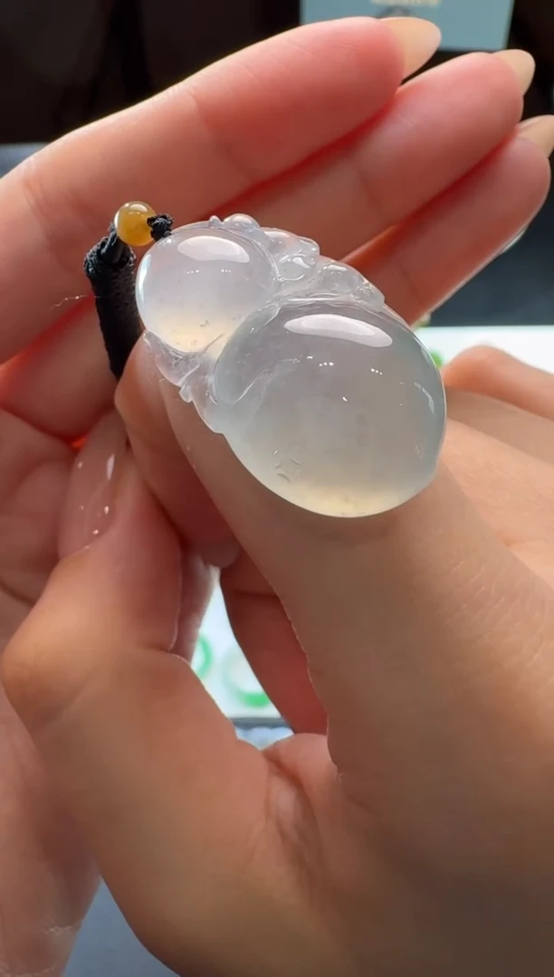 颈饰未镶嵌翡翠冰种寿桃吊坠