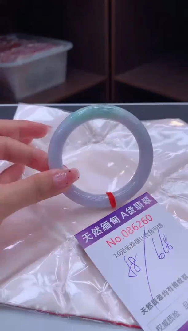 未镶嵌手镯翡翠有纹，完美者勿拍