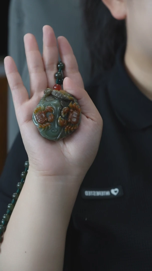 和田玉未镶嵌颈饰螃蟹