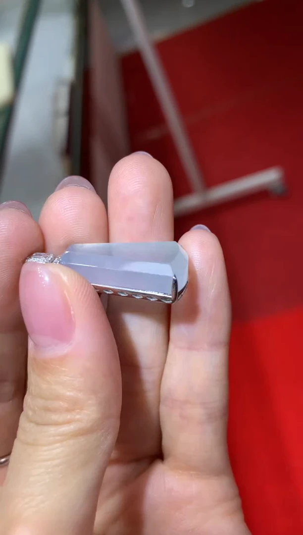 颈饰18K金镶嵌翡翠|不退不换