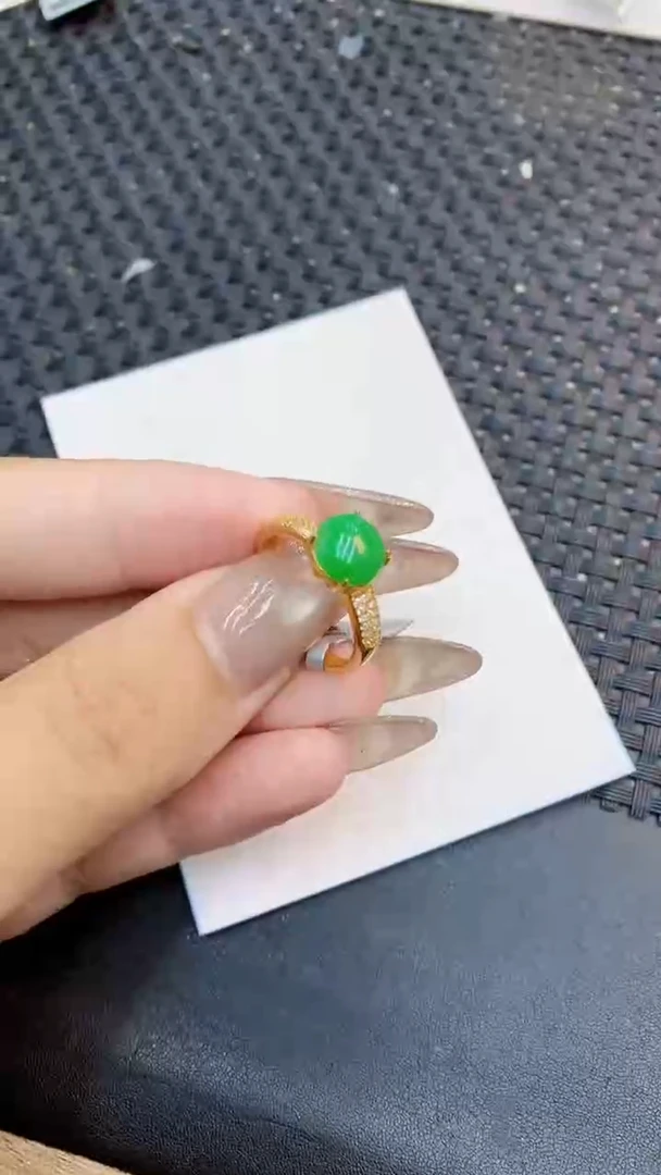 颈饰未镶嵌翡翠1