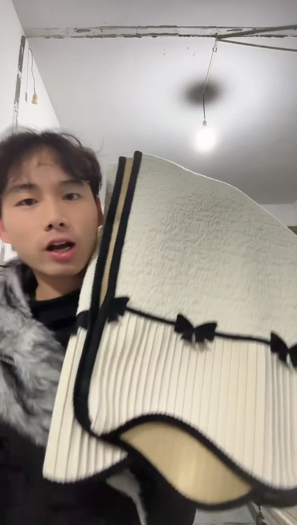 雪尼尔90*240  米白蝶衣