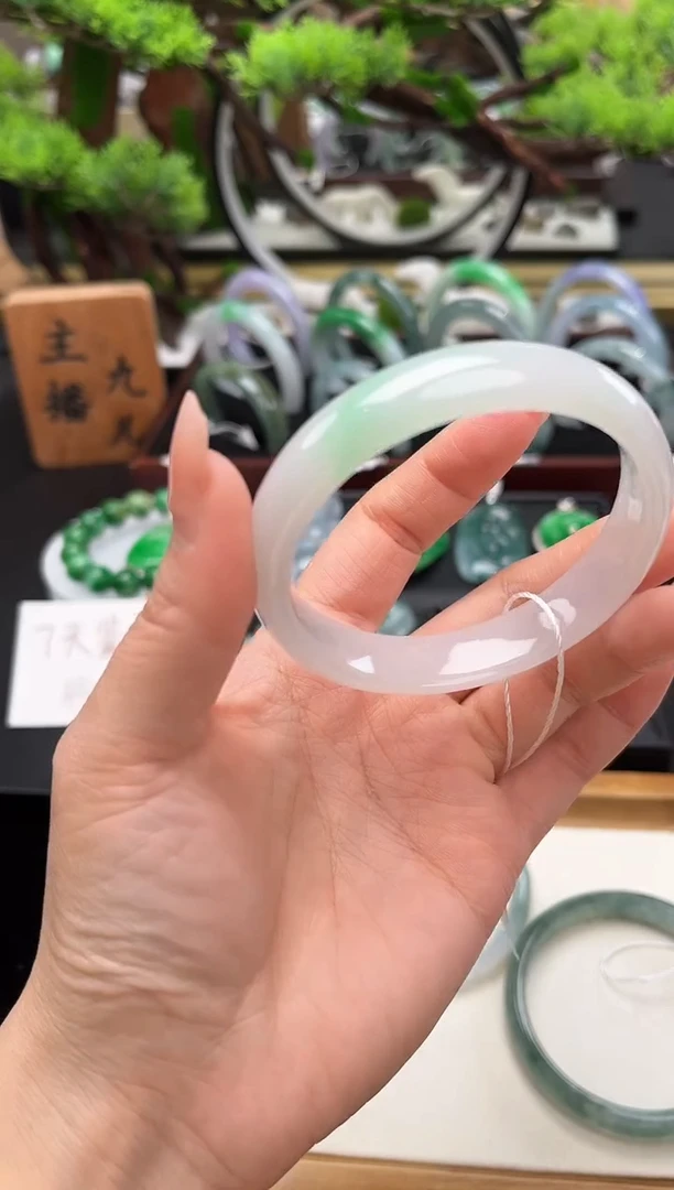 未镶嵌手镯翡翠手镯