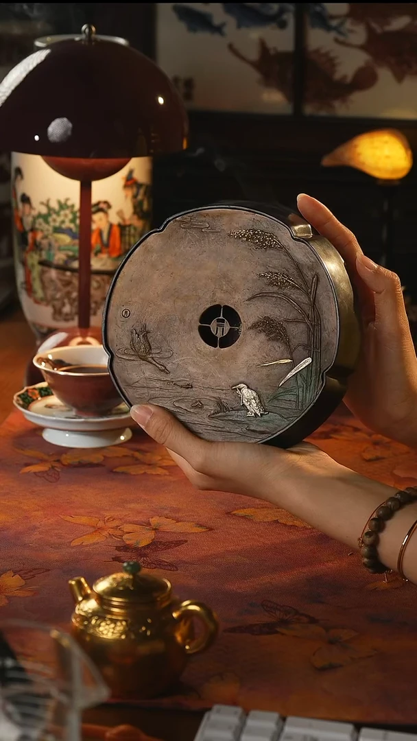 瓷片黄铜镶嵌银鸭子铜底壶承