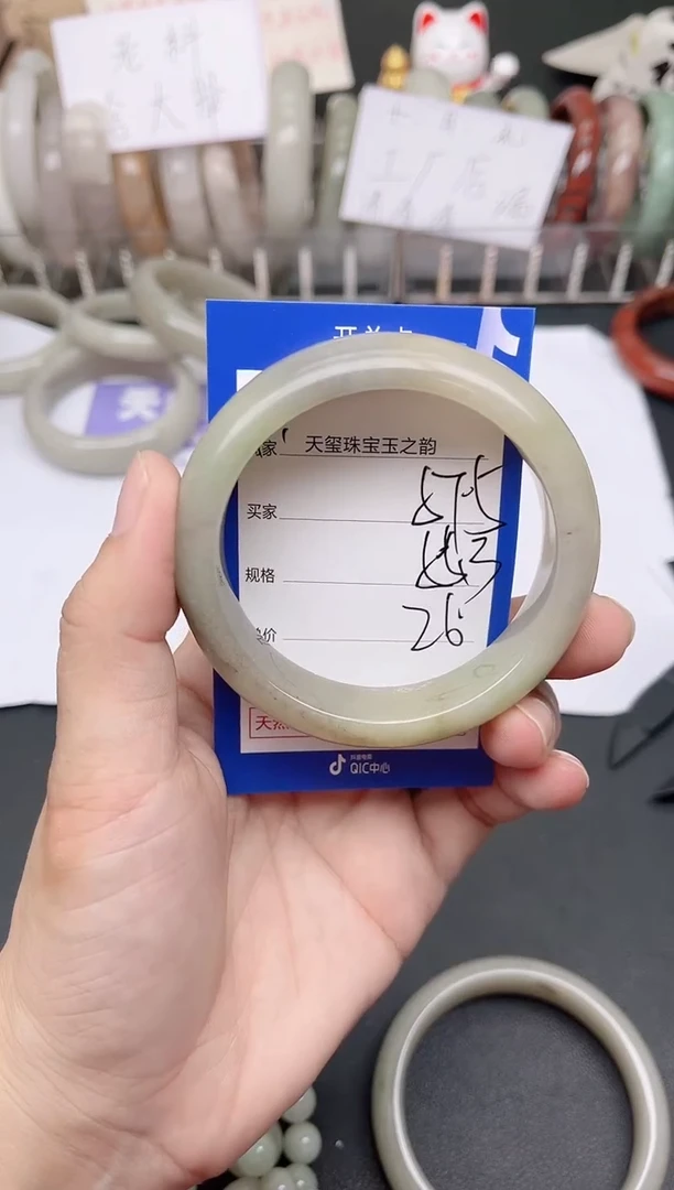 未镶嵌手镯石英质玉575