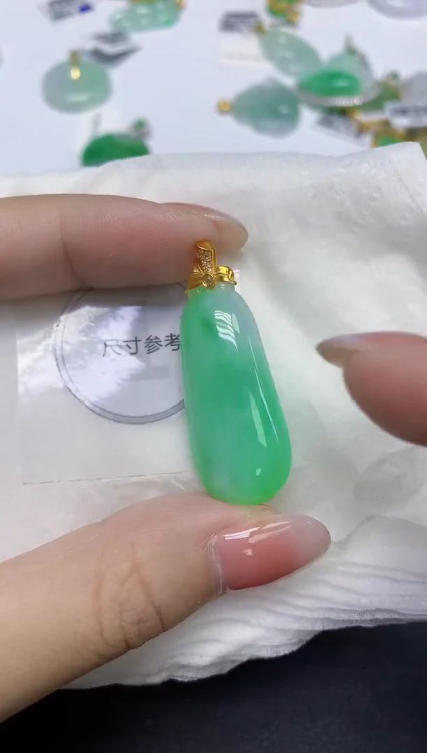 颈饰18K金镶嵌翡翠天然缅甸翡翠A货百元以上9元证书费自理