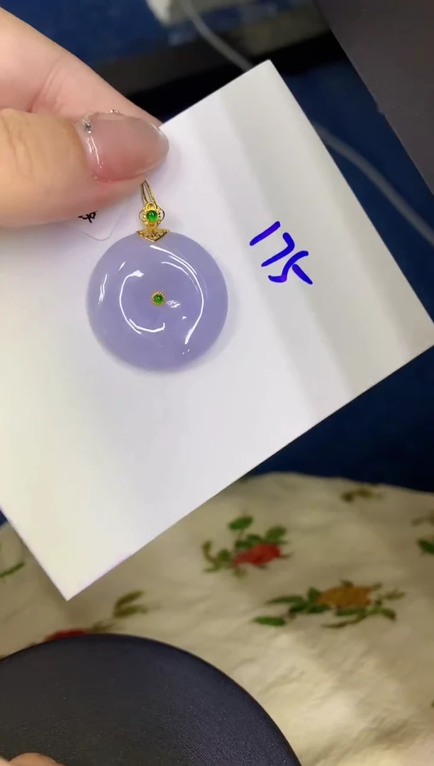 翡翠18K金镶嵌颈饰缅甸天然翡翠A货