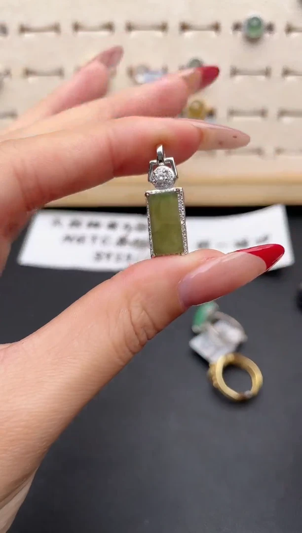 【闪购商品】翡翠戒指银S925镶嵌一物一证一礼盒