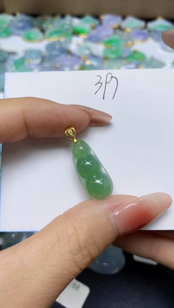 翡翠未镶嵌颈饰 天然缅甸翡翠A货