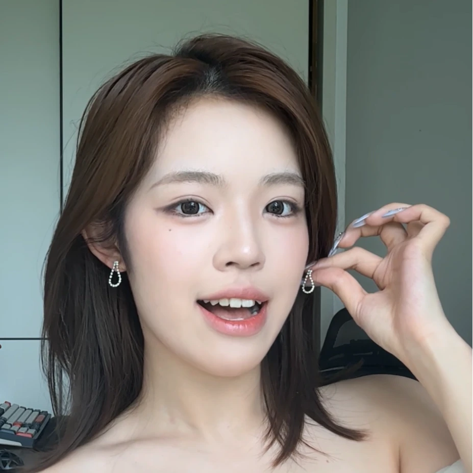 铜合金亚克力耳饰 超仙气质超闪镶钻水滴耳钉ins小巧精致耳坠耳饰