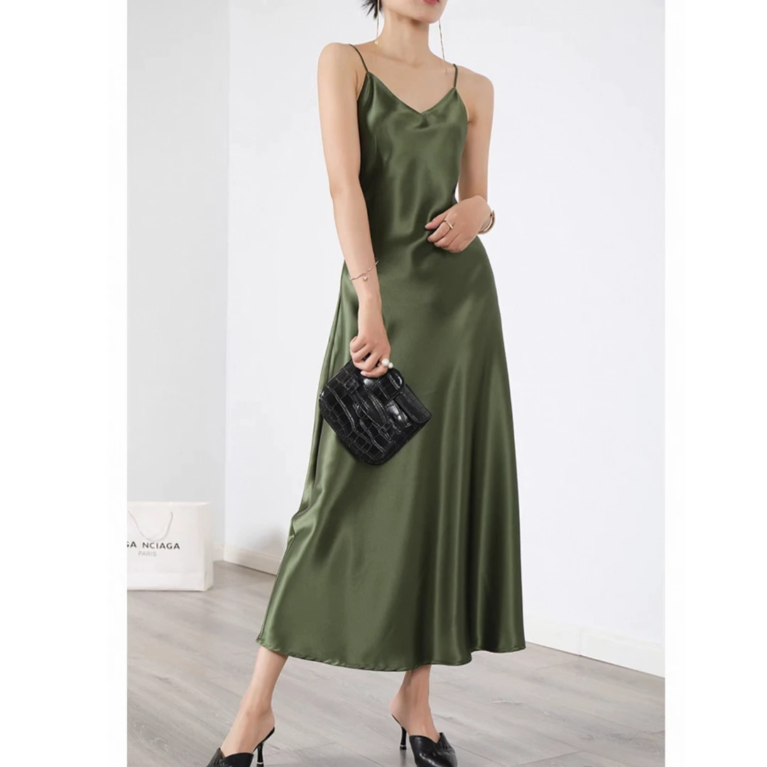 （v领）2025进口重磅醋酸v领连衣裙缎面珠光感连衣裙打底显瘦高级感