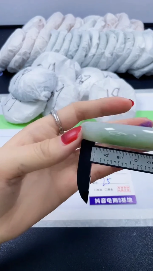 【闪购商品】石英质玉手镯未镶嵌172/58.4