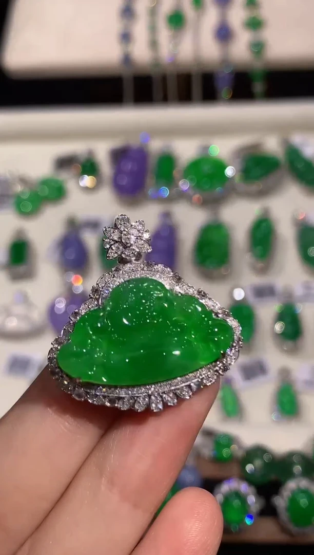 吊坠(不含链)18K金镶嵌翡翠多样性发其一