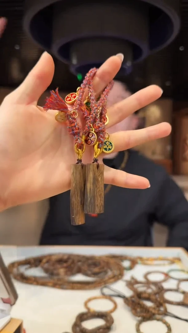 【闪购商品】沉香吊坠海南莺歌绿棋无事牌（多样性发其一）