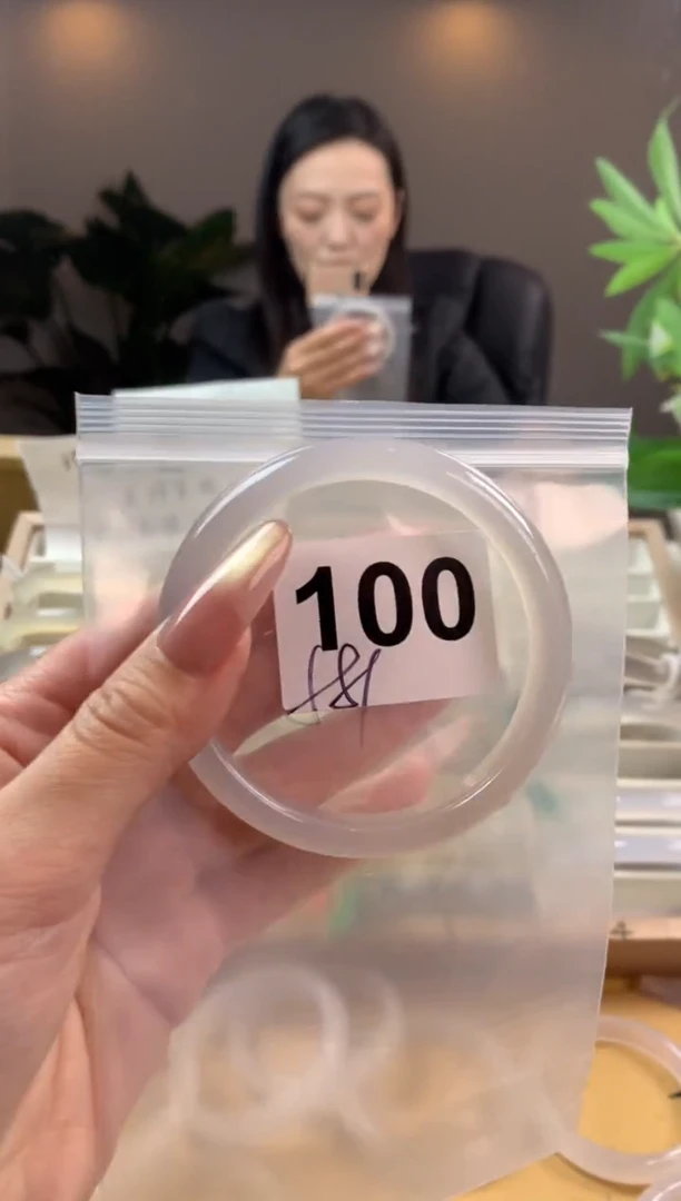 【闪购商品】玛瑙/玉髓手镯未镶嵌100