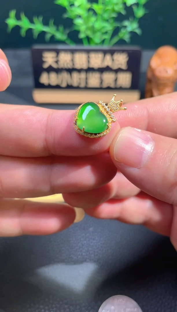 颈饰18K金镶嵌翡翠翡翠