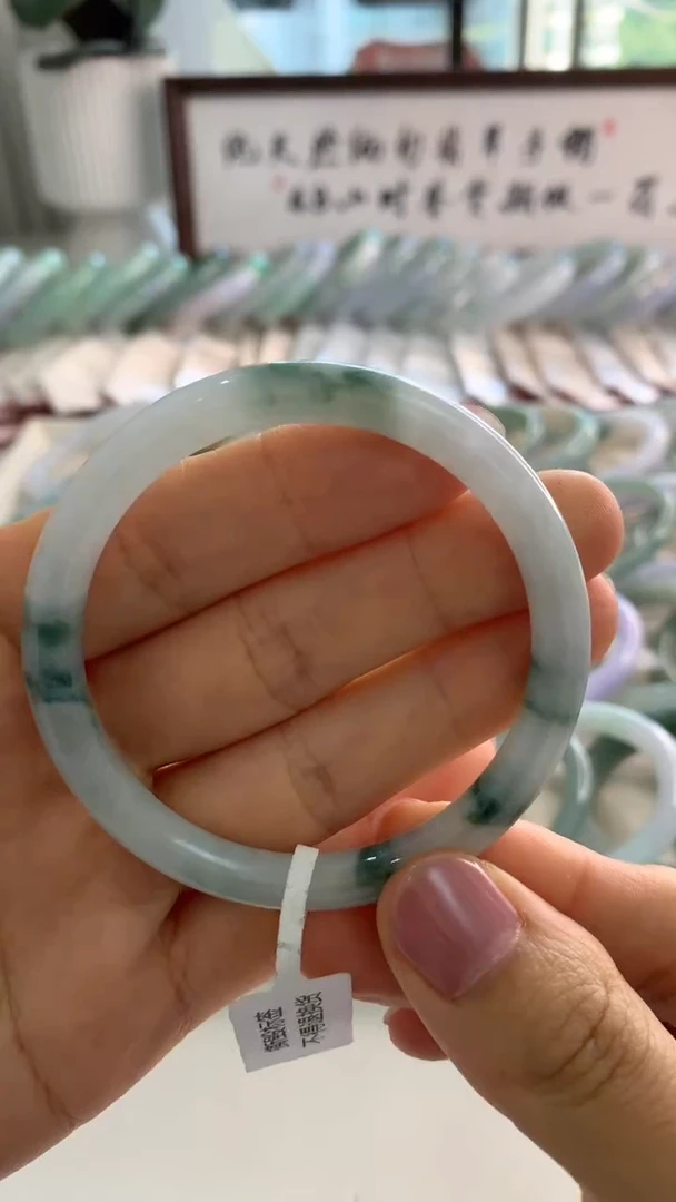 未镶嵌手镯翡翠53牛奶底飘花圆条