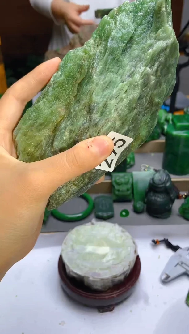 和田玉（碧玉）未镶嵌珠宝半成品1