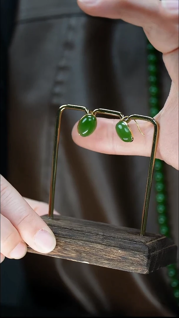 18K金镶嵌和田玉（碧玉）耳饰22