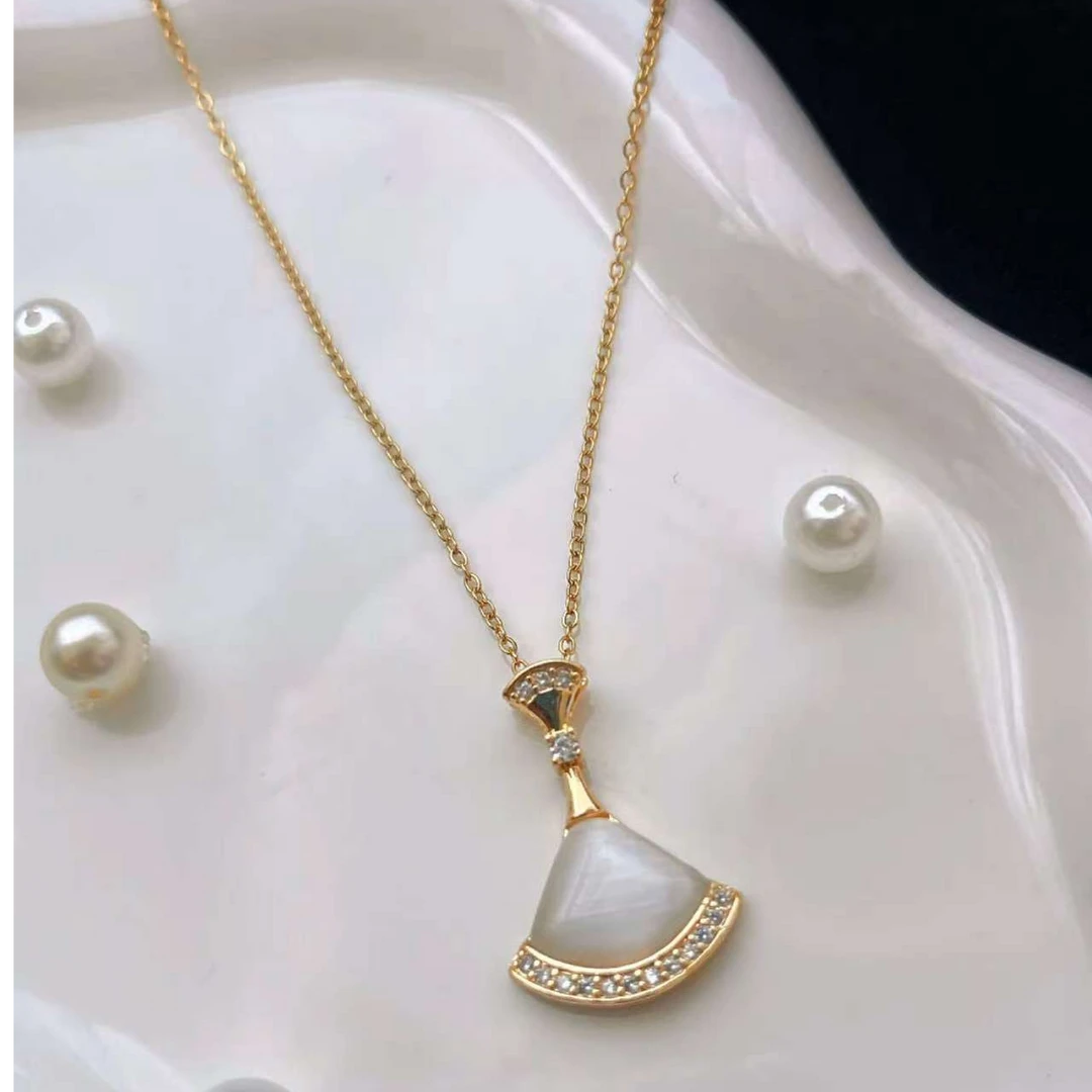 铜合金仿珍珠吊坠 女高级感扇形项坠