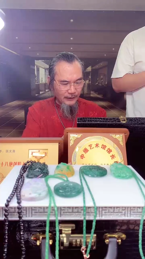 定制翡翠未镶嵌花****?天然翡翠(拍一发一）