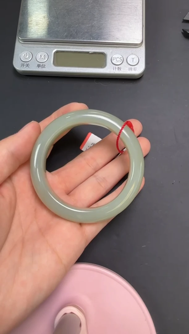 【闪购商品】和田玉手镯未镶嵌且末微色差近矿53+