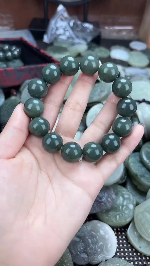 颈饰未镶嵌和田玉1