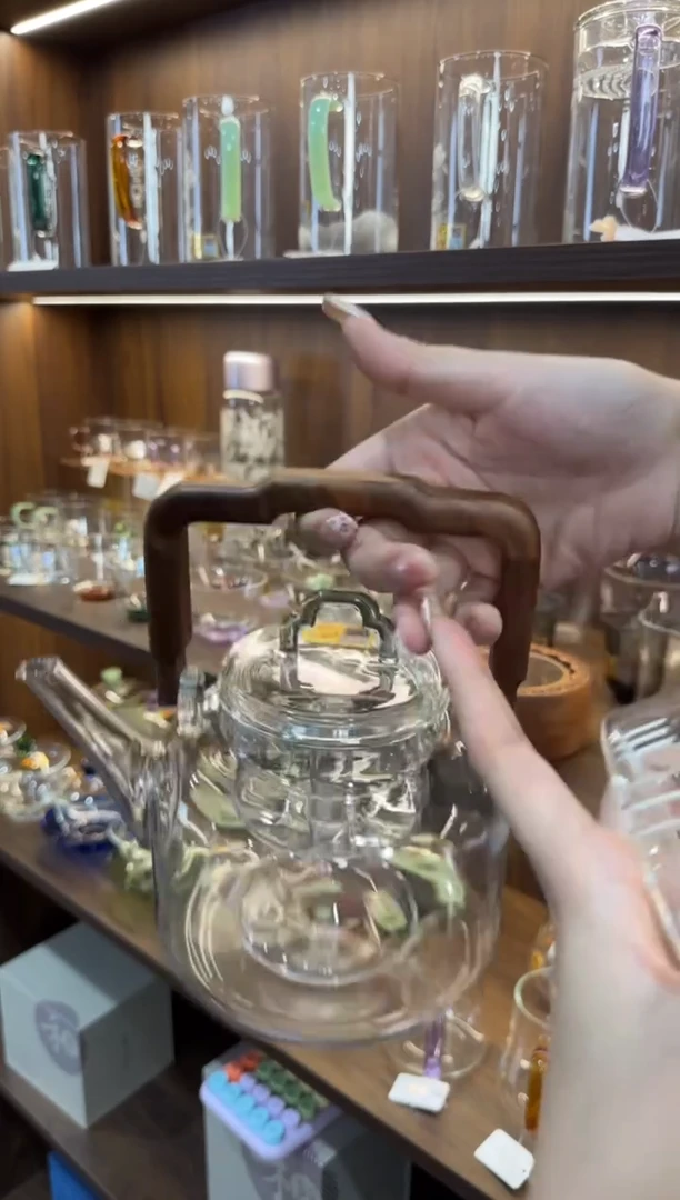 爱****花禾器灵韵壶。